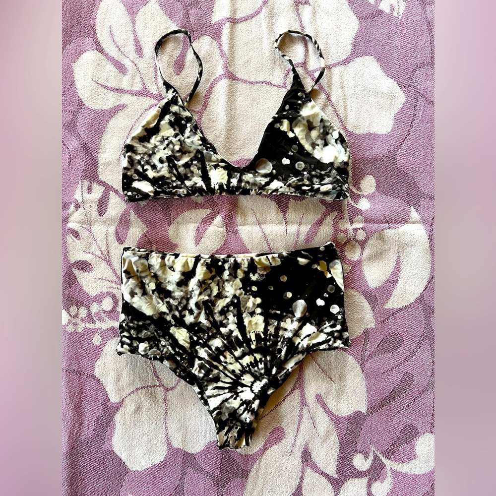 MAI Underwear Everyday top (Med) and Mod Bottom (Lg)